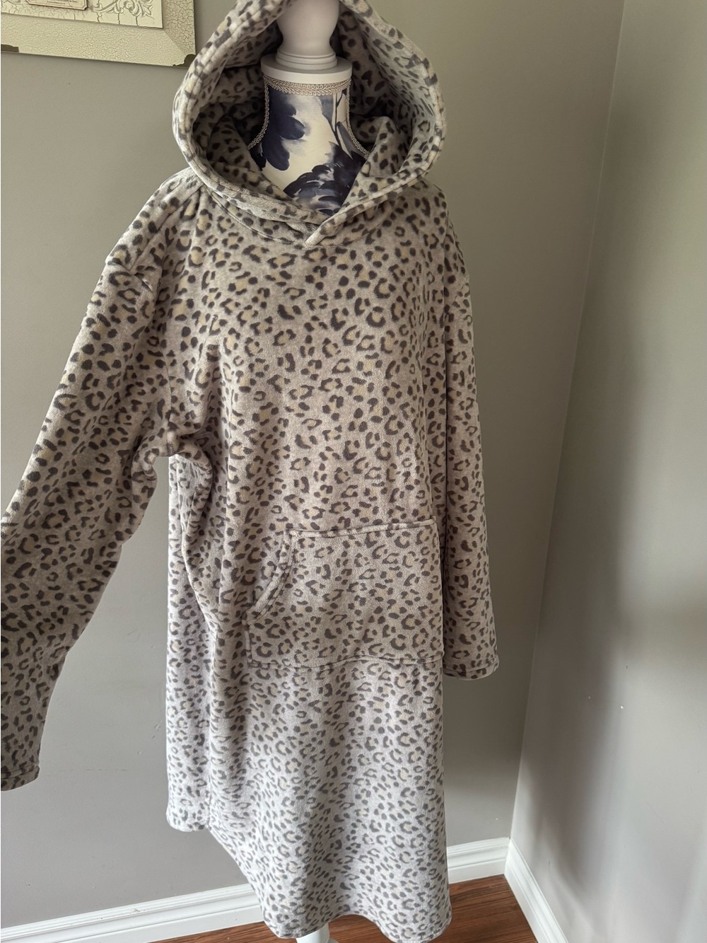 32 Degrees Heat Leopard Print Hooded Cozy Plush Sleep Lounger